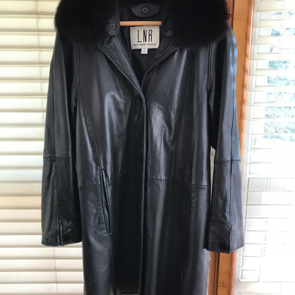 La Nouvelle Renaissance Womens Black Leather Coat with Genuine Fox Collar. Small